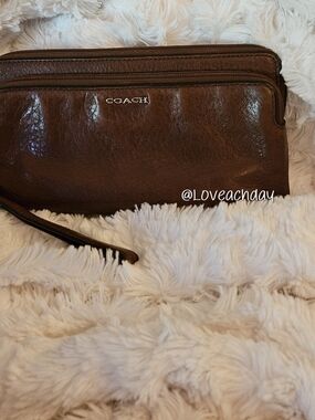 Coach✨️Brown Leather Wristlet Wallet